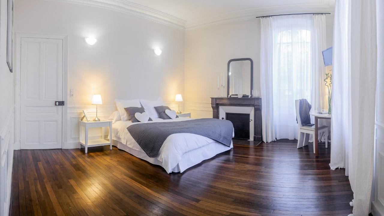 Au Fil De Troyes Bed & Breakfast Sainte-Savine Bagian luar foto