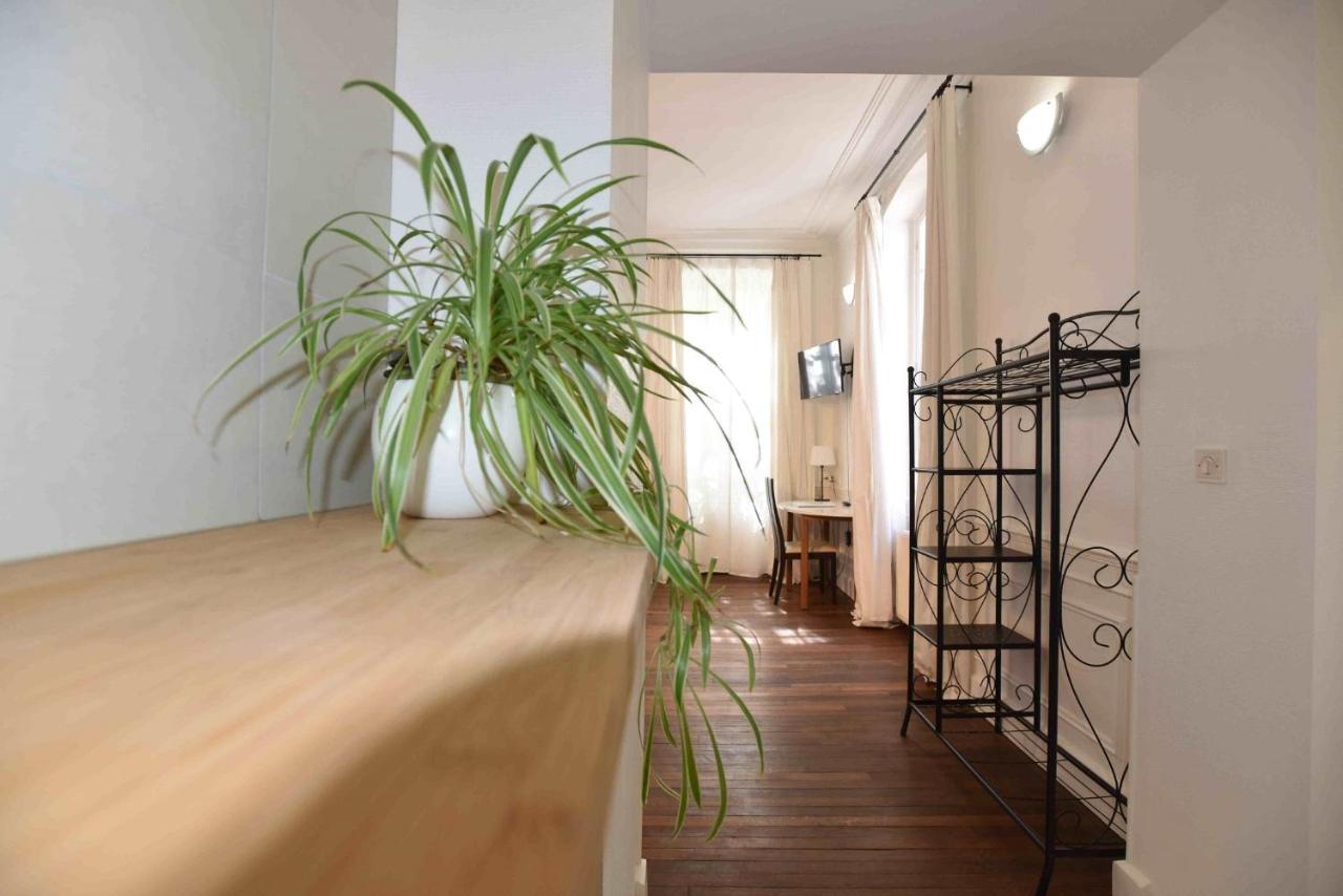 Au Fil De Troyes Bed & Breakfast Sainte-Savine Bagian luar foto