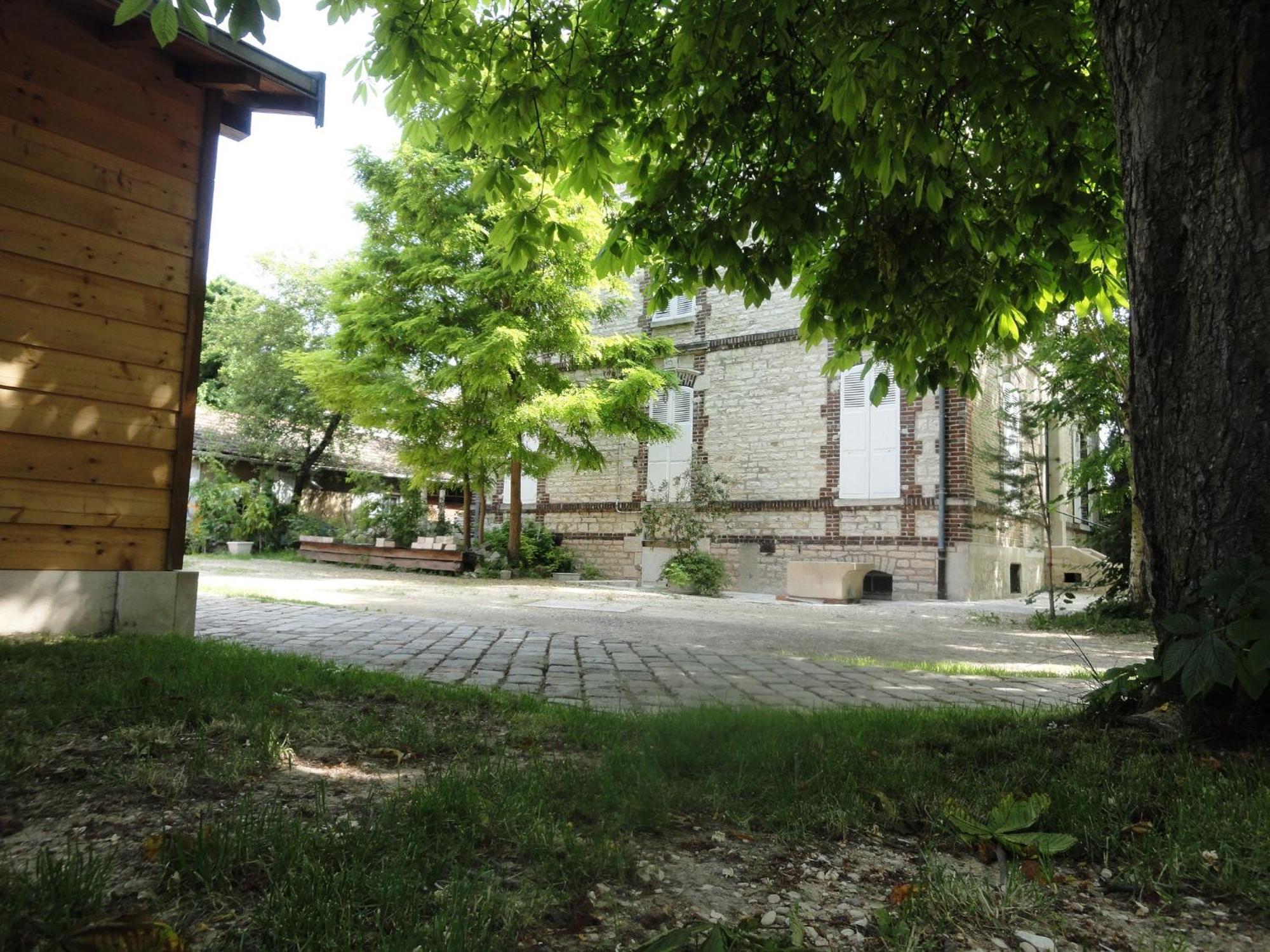 Au Fil De Troyes Bed & Breakfast Sainte-Savine Bagian luar foto